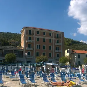 3* Hotel Monique